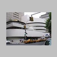 Guggenheim Museum, 1943–56, New York, Completed 1959, photo Gaf.arq, Wikipedia.jpg